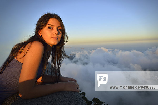 Stadtansicht  Stadtansichten  Frau  Großstadt  Reise  Nebel  braunhaarig  Ansicht  Mädchen  Brasilien  Rio de Janeiro  Südamerika