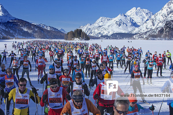 Wintersport Europa Berg Winter Wettbewerb Sport Fest festlich Skisport Kanton Graubünden Skilanglauf Engadin Schweiz