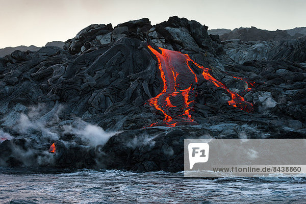 Puu Oo  USA  United States  America  Hawaii  Big Island  Hawaii Volcanoes  National Park  volcano  lava  sea  Pacific  coast  steam  fire