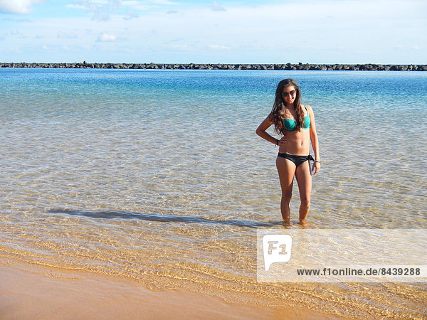 Jugendlicher  Frau  europäisch  Strand  Küste  Meer  Kanaren  Kanarische Inseln  Mädchen  Spanien  Teneriffa