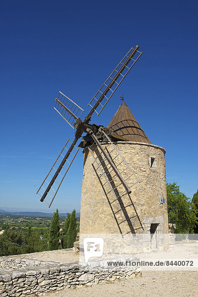 Windturbine  Windrad  Windräder  bauen  Frankreich  Europa  Tag  Gebäude  niemand  Architektur  Provence - Alpes-Cote d Azur