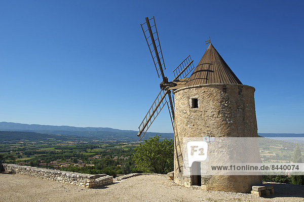 Windturbine  Windrad  Windräder  bauen  Frankreich  Europa  Tag  Gebäude  niemand  Architektur  Provence - Alpes-Cote d Azur