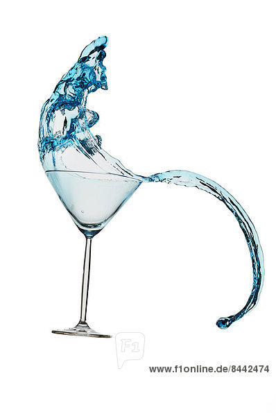 Blauer Curacao in Martini-Glas