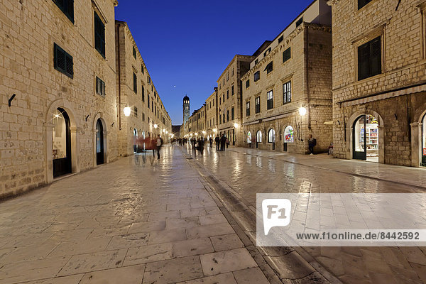 Kroatien  Dubrovnik  Blick auf die Altstadt  Stradun