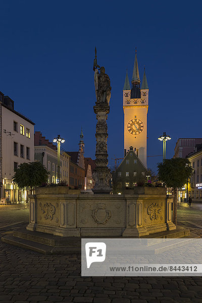 Germany  Bavaria  Straubing  Theresienplatz square with fountain and city tower