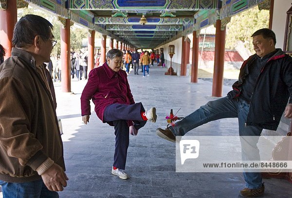Korridor  Korridore  Flur  Flure  Spiel  Senior  Senioren  Peking  Hauptstadt  Himmel  Badminton  China  Geist