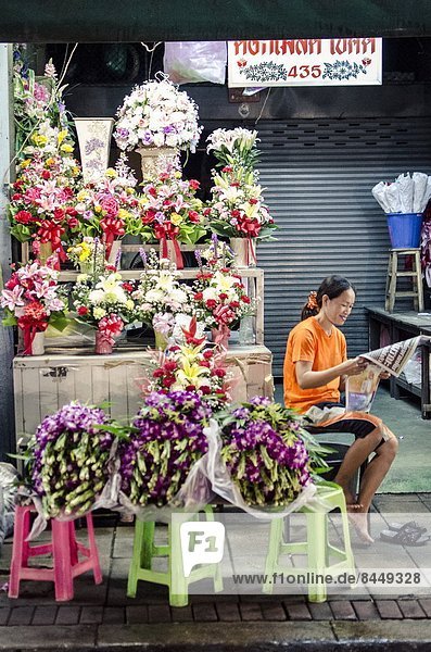 Bangkok  Hauptstadt  lesen  Blume  Morgen  Verkäufer  Südostasien  Asien  Zeitung  Thailand