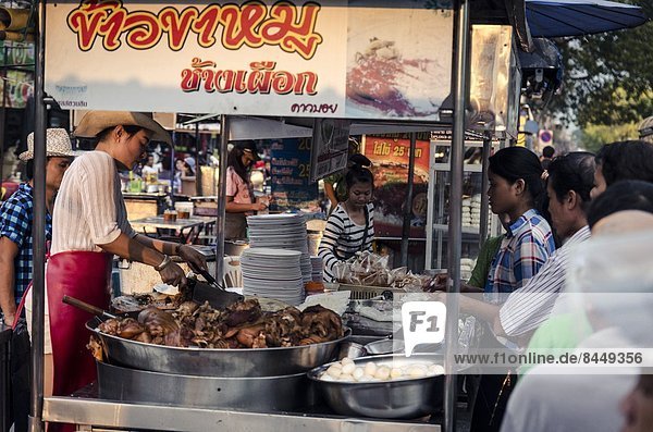 Messestand  Lebensmittel  Abend  Fernverkehrsstraße  Südostasien  Asien  Chiang Mai  Mani  Thailand