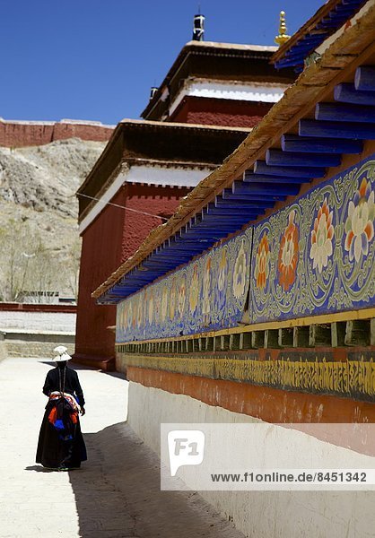 Tibetan Pilgrim circling the base of Kumbum chorten (Stupa) in the Palcho Monastery at Gyantse  Tibet  China  Asia