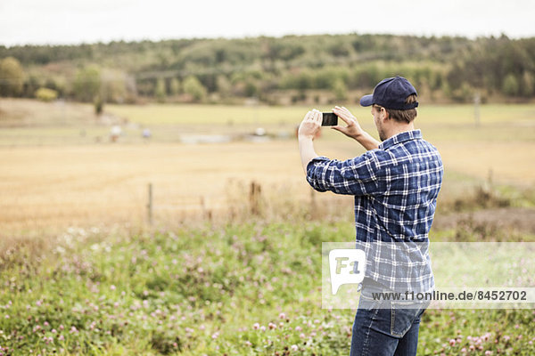 Rückansicht des Farmer-Fotofeldes per Handy