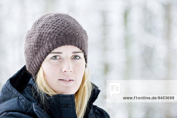 Woman  winter clothes  portrait