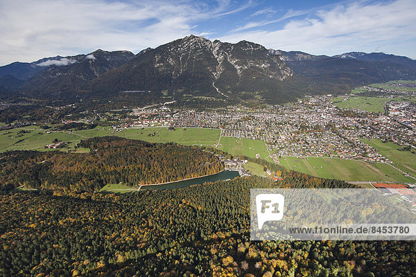 Ortsansicht Garmisch Garmisch-Partenkirchen Loisachtal Bayern Deutschland