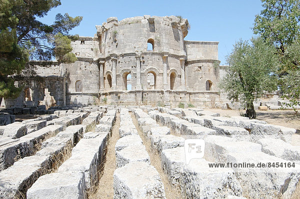 Ruinen des Klosters Qal?at Sim?an des Heiligen Simeon Stylites, bei Aleppo, Syrien