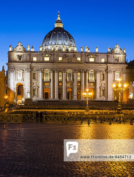 Die Basilika  Sankt Peter  Petersdom  Petersplatz  Vatikanstadt  Vatikan  Rom  Italien