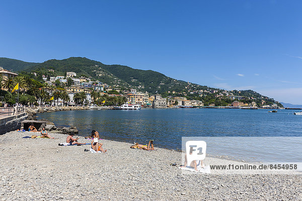 Beach  Rapallo  seaside resort on the Gulf of Genoa  Rapallo  Italian Riviera  Liguria  Italy