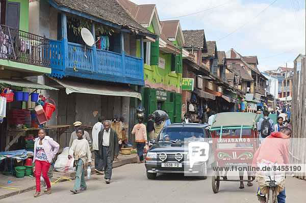 Markt  Pousse Pousse  belebte Hauptstraße von Ambositra  Madagaskar