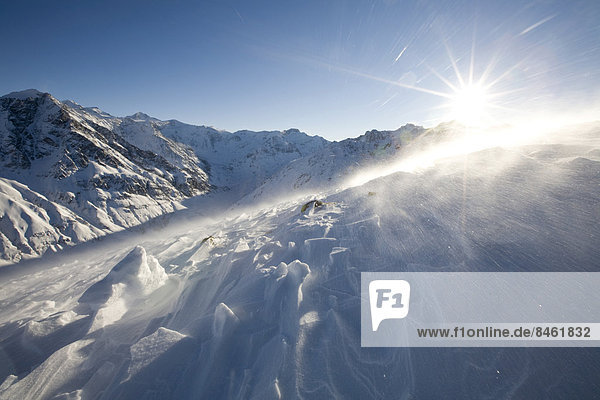 Winterlandschaft im Schneesturm  Taschachferner  Pitztal  Nordtirol  Österreich