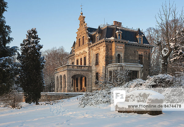 Villa Haar mit Park im Schnee  Gebäude im Stil der Neorenaissance  1885  heute Veranstaltungs- und Tagungsort  Park an der Ilm  Winter  Weimar  Thüringen  Deutschland