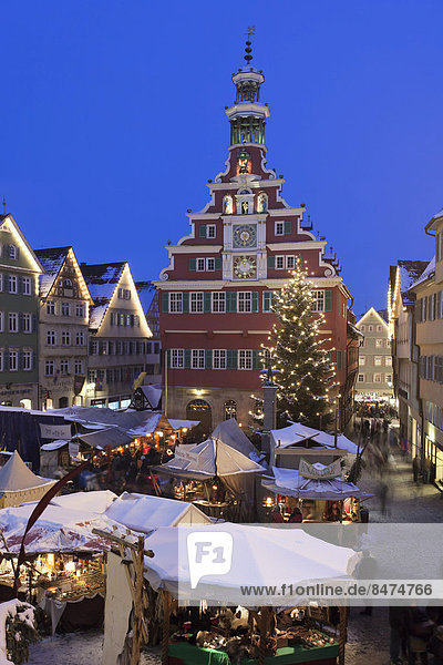 Weihnachtsmarkt vor dem alten Rathaus  Esslingen am Neckar  Baden-Württemberg  Deutschland