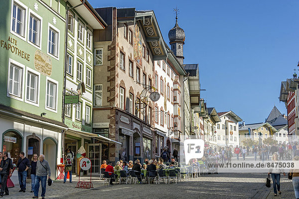 Row of houses and street cafes at the Marktstraße street  Bad Tölz  Upper Bavaria  Bavaria  Germany
