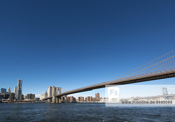 Brooklyn Bridge an der S¸dspitze von Manhattan  New York City  New York  USA