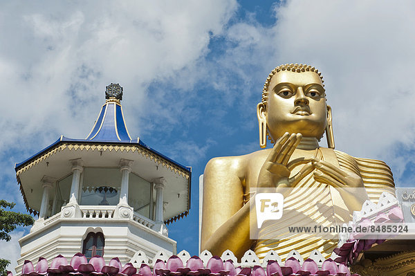 Buddha-Statue am Goldenen Tempel  Dambulla  Sri Lanka