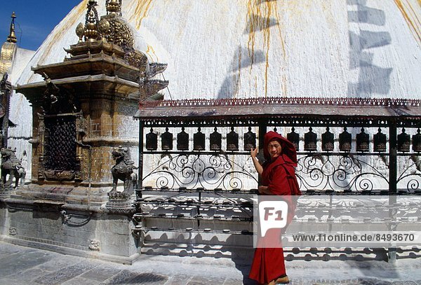 Stützrad  fünfstöckig  Buddhismus  Nepal  Gebet  Stupa  Swayambhunath  Verehrer