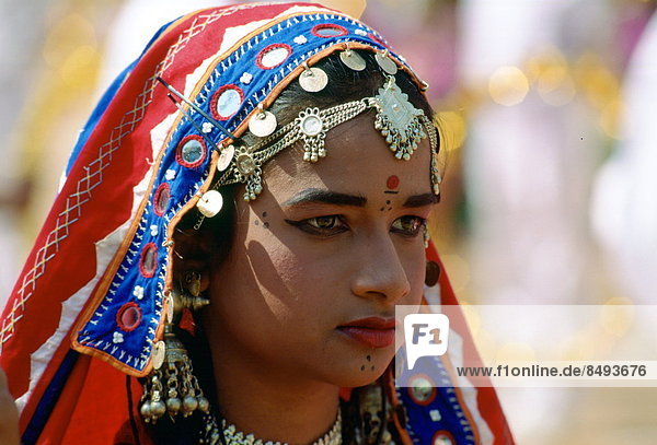 jung  Schmuckstein  Festival  Kostüm - Faschingskostüm  Mädchen  Kalkutta  Indien  hübsch