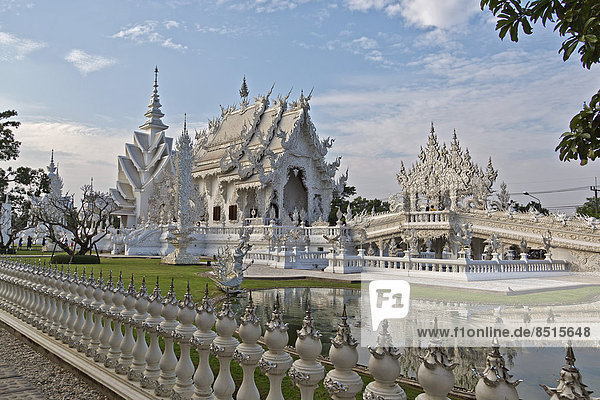 Der Weiße Tempel Wat Rong Khun  buddhistisch-hinduistische Tempelanlage  Provinz Chiang Rai  Thailand