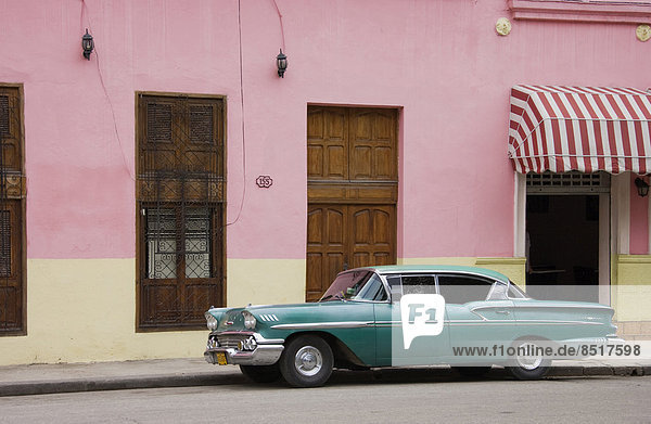 Havanna Hauptstadt Auto Straße parken Klassisches Konzert Klassik Kuba