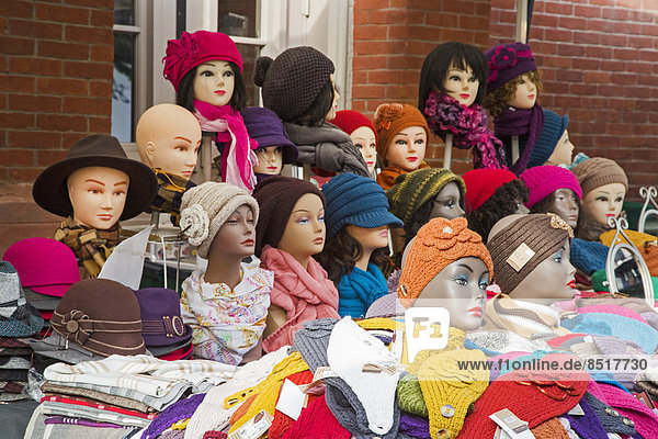 Mützen und Hüte an einem Marktstand Washington D.C. USA