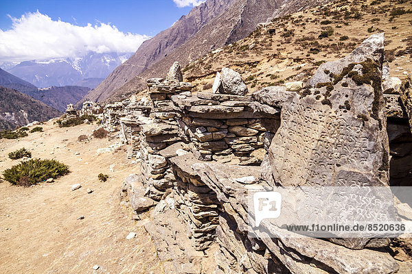 Nepal  Eßerest Base Camp Trek  Gebetssteine im Himalaya