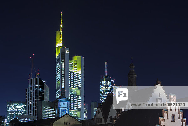 Deutschland  Hessen  Frankfurt  Commerzbank-Tower bei Nacht