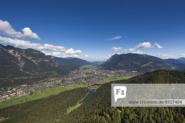 Luftbild  Garmisch-Partenkirchen  Rissersee  Wank  Wettersteingebirge  Loisachtal  Werdenfelser Land  Oberland  Bayern  Deutschland