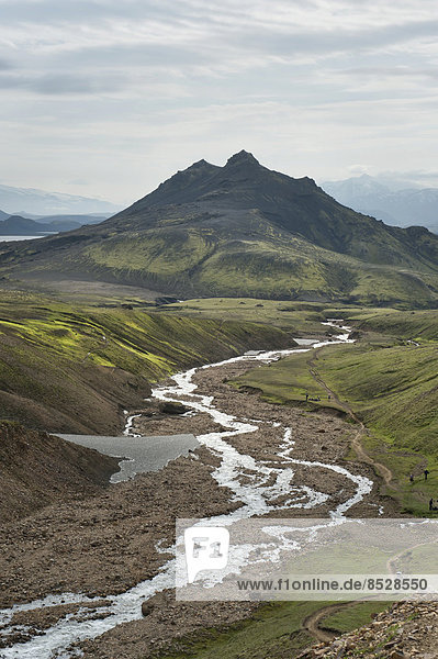 Berg Tofadindar mit Wildbach  Berglandschaft am Álftavatn  Trekkingweg Laugavegur  Hochland  Suðurland  Island