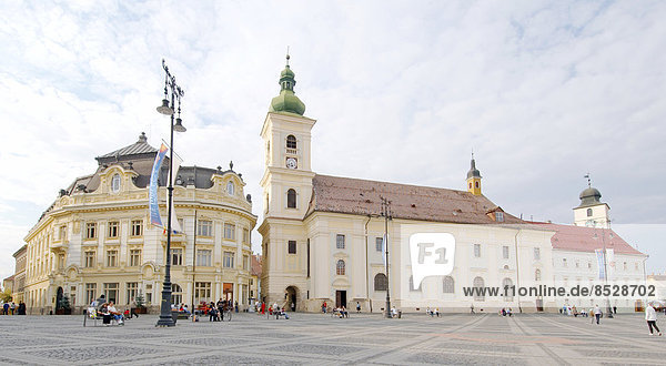 Rathaus und die barocke Jesuitenkirche  rechts  Sibiu  Siebenbürgen  Rumänien