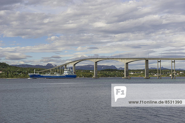 Brücke nach Tromsø  Tromsø  Troms  Norwegen
