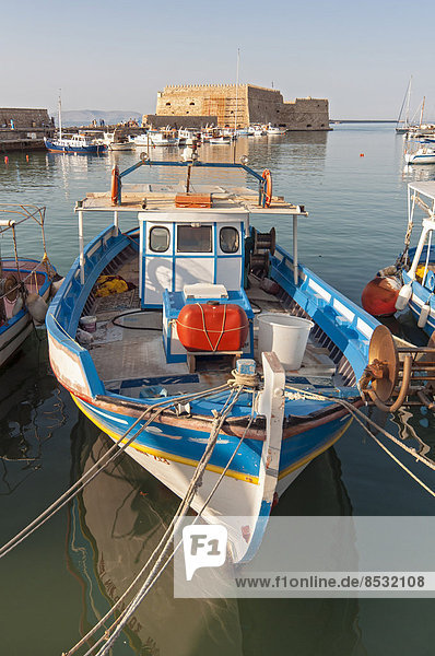 Boot Festung frontal angeln Kreta Griechenland Stute