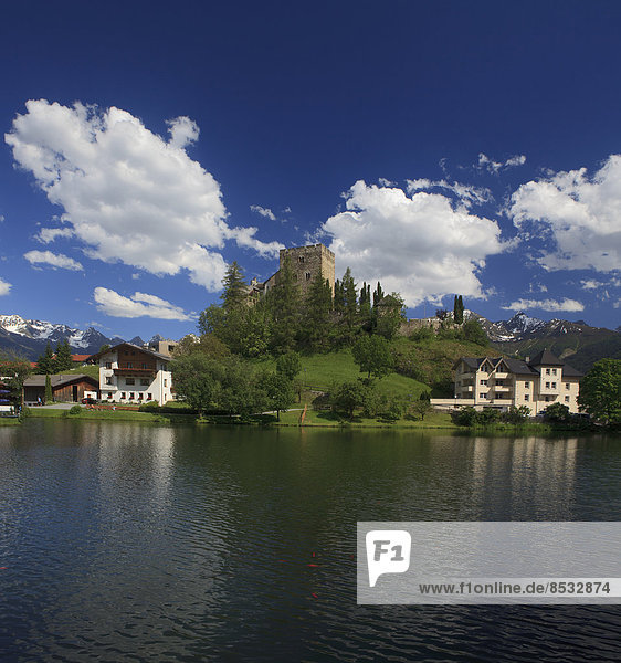 Burg Laudegg mit Burgteich  Ladis  Tirol  Österreich