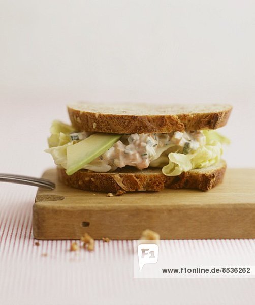 Sandwich mit Avocado und Eiersalat