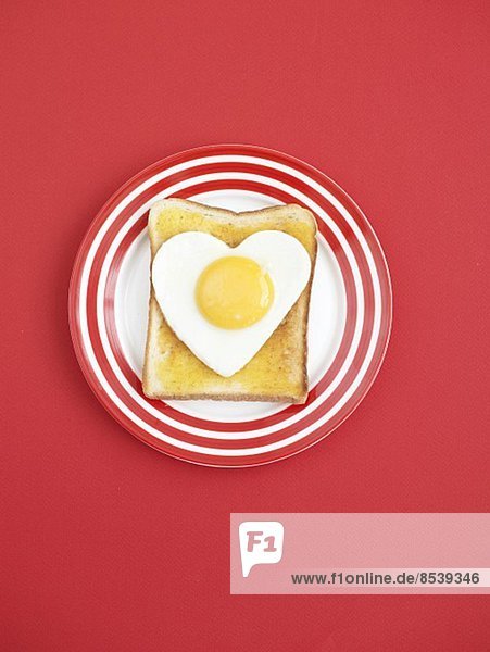 über Ansicht Toastbrot herzförmig Herz fettgebraten