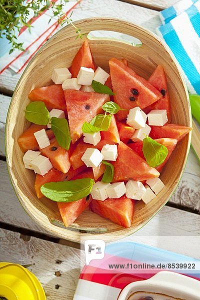 Wassermelonensalat mit Feta und Minze fürs Sommerpicknick