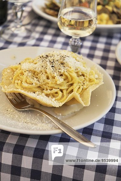 Spaghetti Cacio e Pepe (mit Käse und Pfeffer  Italien)