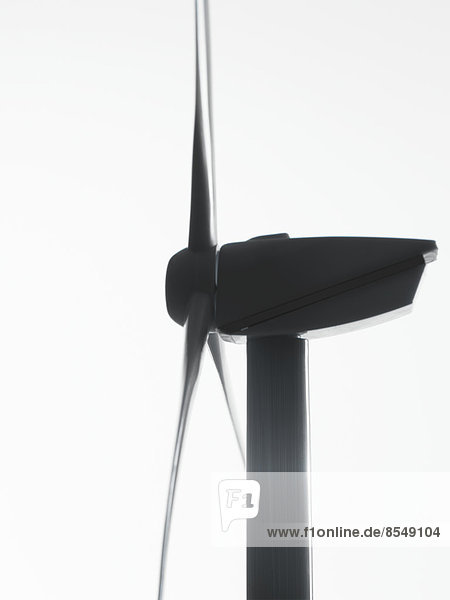 Eine Windturbine oder ein Windkraftgenerator.