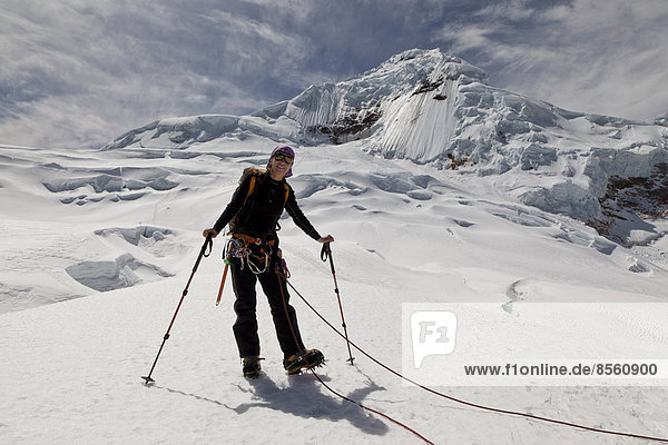 Bergsteiger am Nevado Tocllaraju Cordillera Blanca Peru