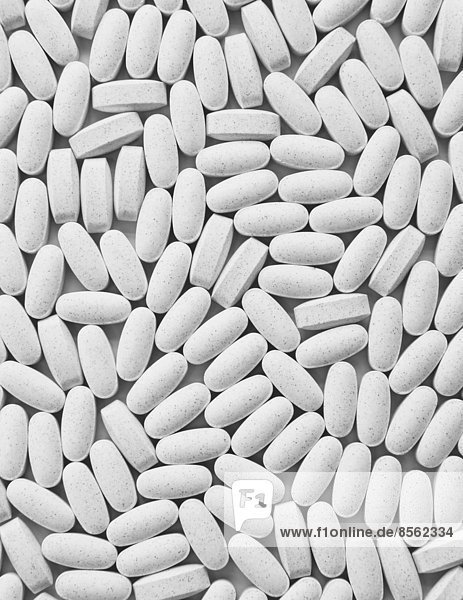 Vitamin-C-Zusätze  weiße ovale Tabletten  die aus gesundheitlichen Gründen eingenommen werden.