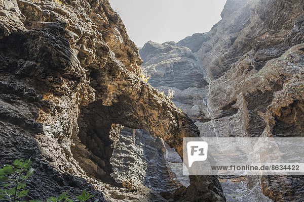 Felsenbogen in der Masca-Schlucht Vulkangestein Teneriffa Kanarische Inseln Spanien
