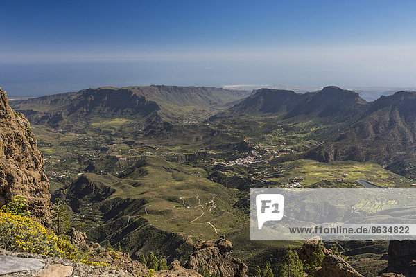 Aussicht vom Pico de las Nieves  hinten die Dünen von Maspalomas  Gran Canaria  Kanarische Inseln  Spanien