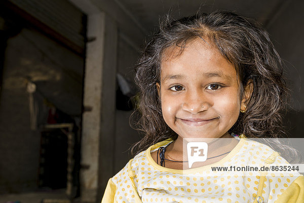 Lächelndes Mädchen  Porträt  Bhavnagar  Gujarat  Indien
