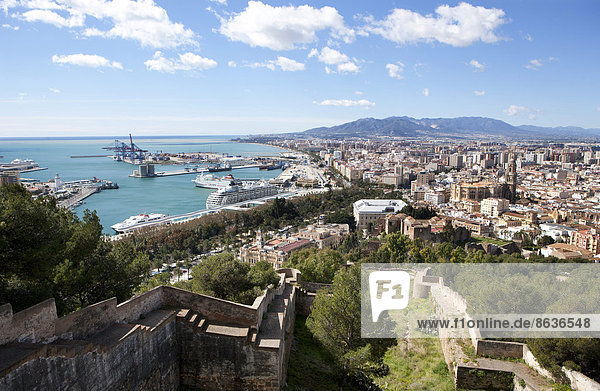 Hafen Palast Schloß Schlösser Berg Andalusien Malaga Spanien